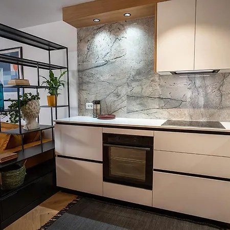 Apartment Chic Escape - Designer Oasis Near The Pula