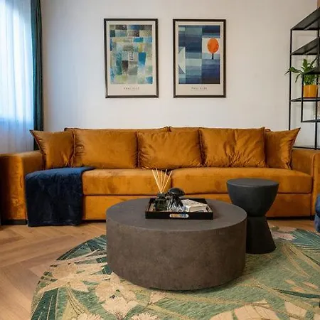 Apartment Chic Escape *