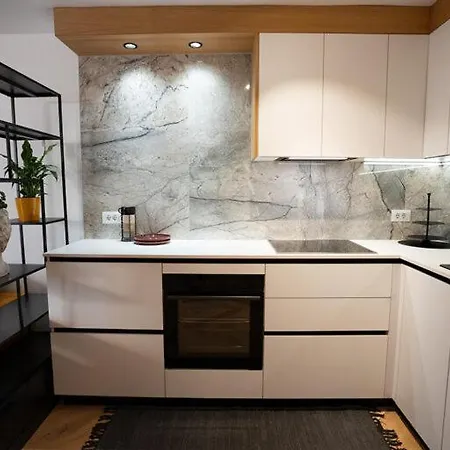 Apartment Chic Escape *