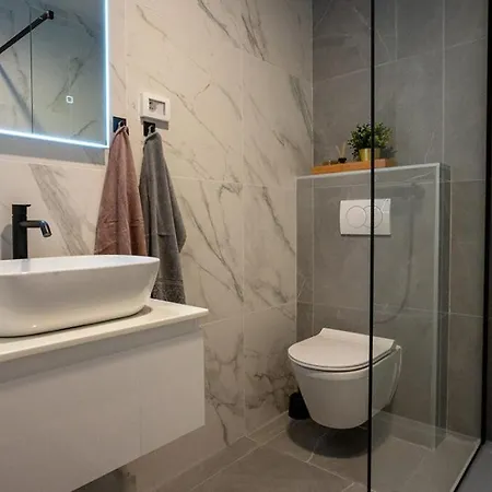 Apartamento Chic Escape - Designer Oasis Near The