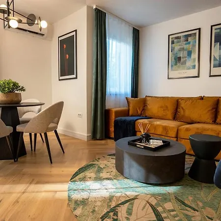 Chic Escape - Designer Oasis Near The Appartamento Pola